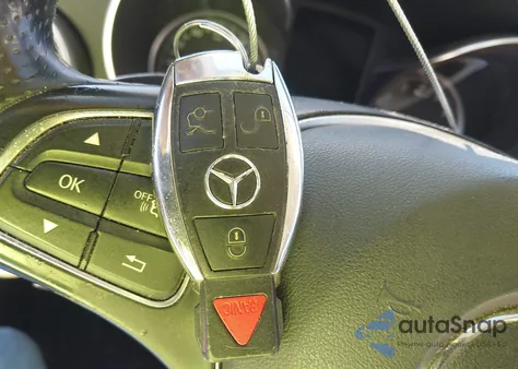 2015 Mercedes-Benz C 300 z USA, uszkodzony, nr VIN 55SWF4JB5FU083272